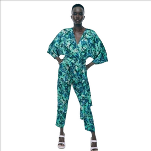 Zara beautiful silky green floral dolman sleeve jumpsuit Size Medium, NWT
